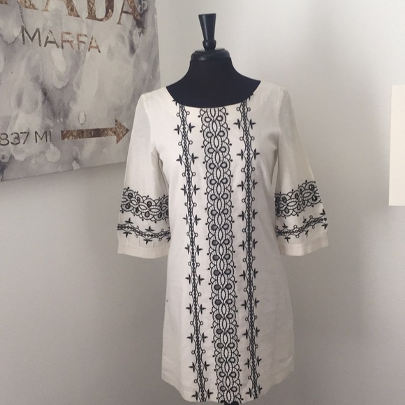 Banana Republic Dresses & Skirts - Beautiful embroidered Banana Republic dress